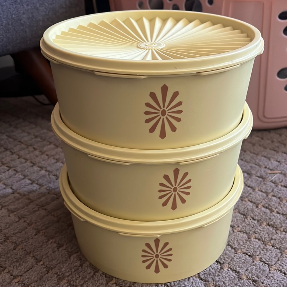 Vintage Tupperware containers set of 3